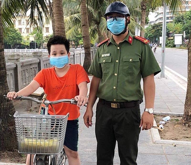 Cháu bé lạc đường đã được về nhà