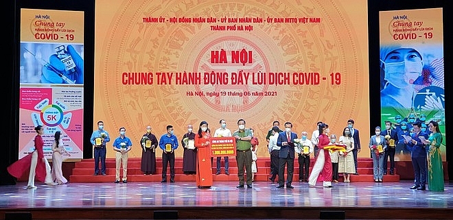 CATP Hà Nội ủng hộ 1 tỷ đồng chung tay hành động đẩy lùi dịch Covid-19