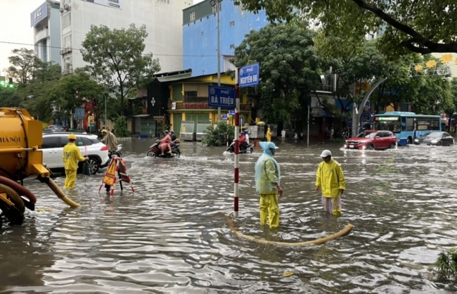 Nhiều tuyến phố nội thành có nguy cơ ngập lụt do mưa lớn