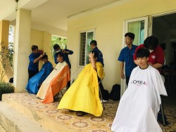 50 trẻ em và người già ở Trung tâm Bảo trợ được cắt tóc miễn phí