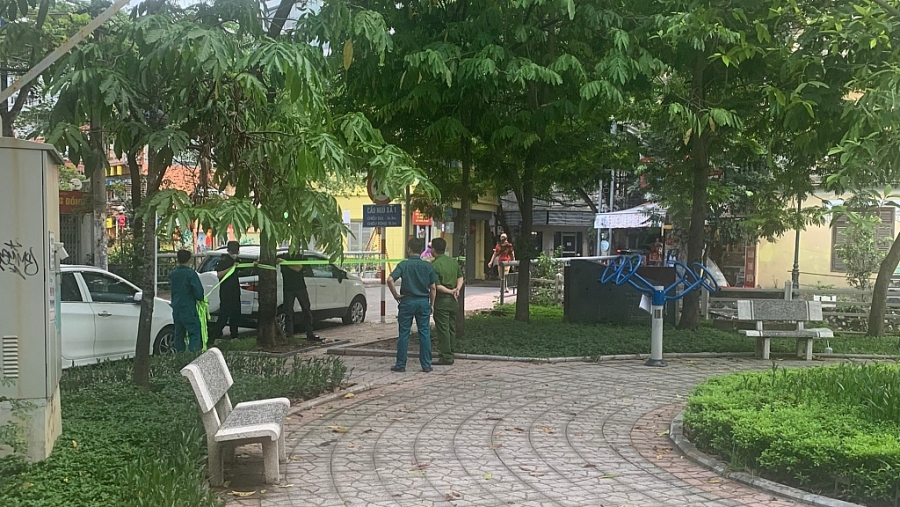 Khu vực người dân thường tập thể dục đã được triển khai biện pháp tăng cường phòng dịch 
