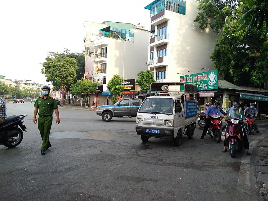 Liên ngành quận Hai Bà Trưng quyết liệt dẹp chợ cóc, thực hiện nghiêm chỉ đạo của cấp trên