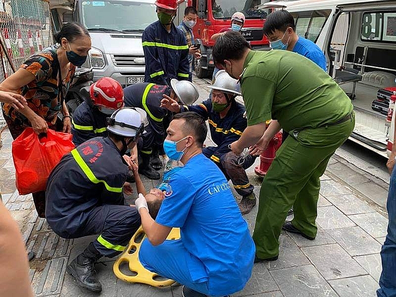 Lực lượng chức năng giải cứu thành công cháu bé bị mắc kẹt