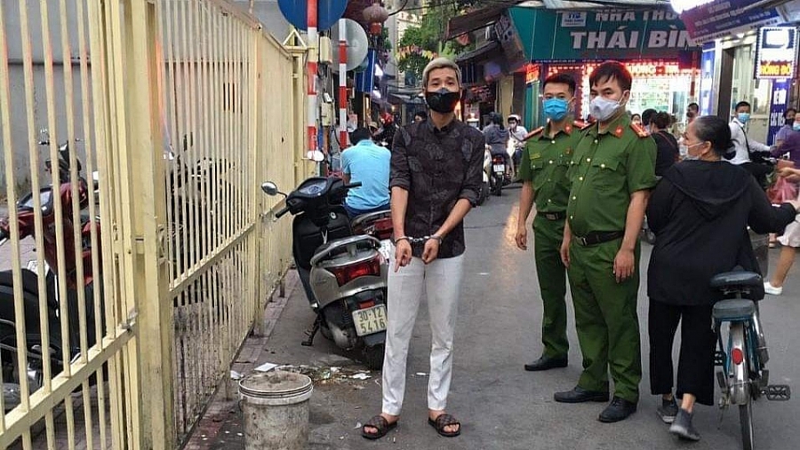 Dũng bị lực lượng công an bắt giữ