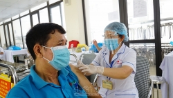 Hàng nghìn liều vắc xin được tiêm cho người dân 3 phường ở quận Thanh Xuân