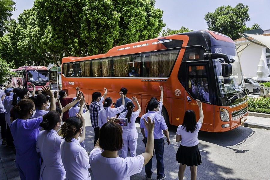 Gần 200 “chiến sĩ áo trắng” Bệnh viện Bạch Mai quyết tâm 