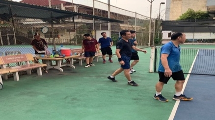 Những người tụ tập chơi tenis trong thời điểm Hà Nội giãn cách