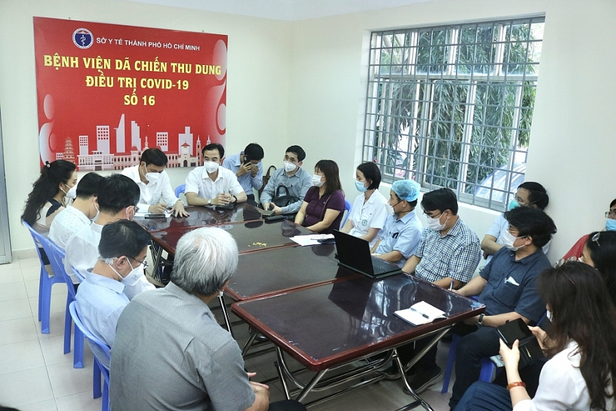 GS.TS Nguyên Quang Tuấn, Giám đốc Bệnh viện Bạch Mai khẩn trương họp bàn đề kịp thời đưa Trung tâm Hồi sức bệnh nhân mắc Covid-19 hoạt động vào ngày mai (7/8)