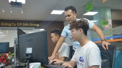 Cậu học trò nghèo trở thành chủ công ty máy tính lớn ở Hà Nội