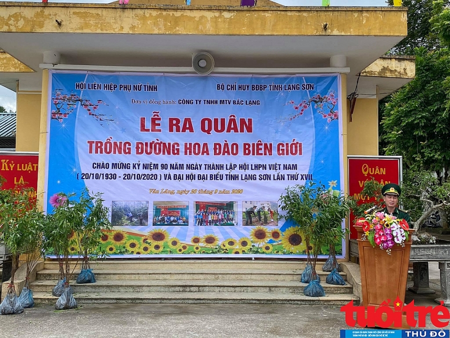 Đại tá Nguyễn Văn Hưng, Phó Chính ủy Bộ Chỉ huy Bộ đội Biên phòng tỉnh Lạng Sơn  phát biểu tại lễ ra quân trồng đường hoa Đào biên giới tại huyện biên giới Văn Lãng ngày 23/9/2020