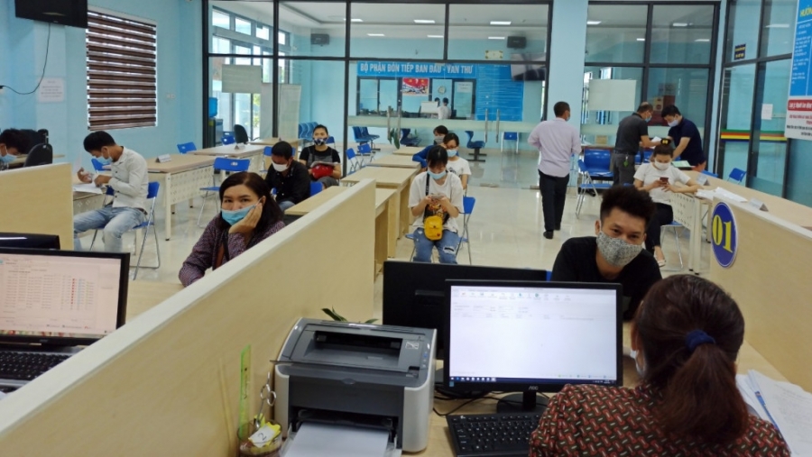 Người lao động đến Trung tâm Dịch vụ việc làm tỉnh Quảng Ninh để được tư vấn, giới thiệu việc làm