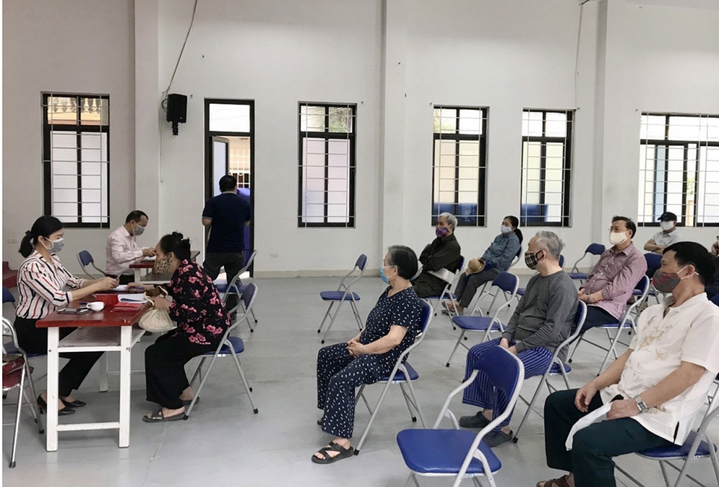 Chi trả lương hưu và trợ cấp BHXH cho người dân Hà Nội