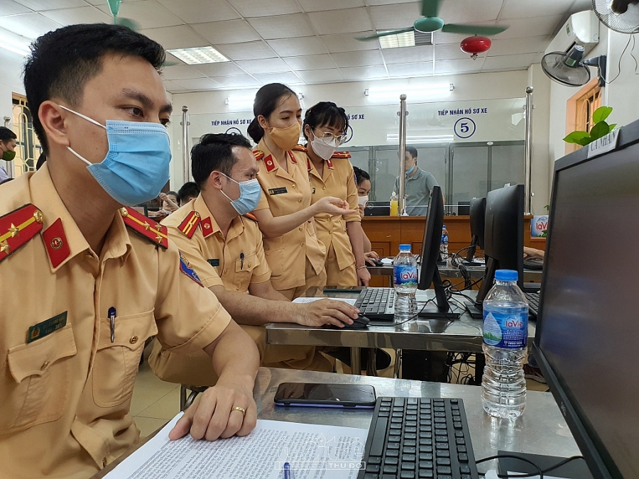 Cán bộ chiến sĩ công an cùng 