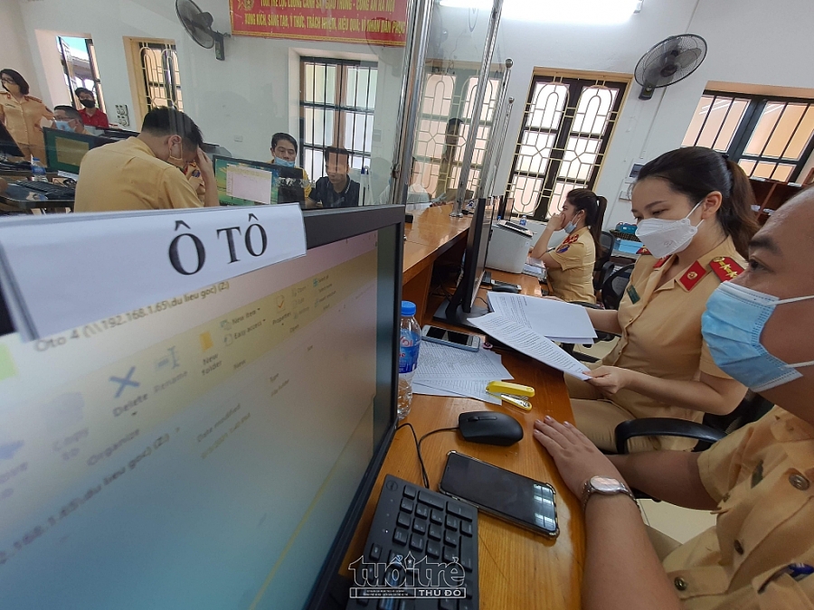 Cán bộ chiến sĩ công an cùng 