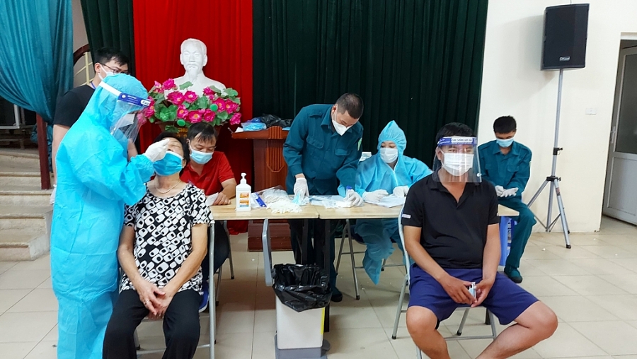 Người dân phường Cống Vị chủ động đi xét nghiệm tầm soát Người dân phường Cống Vị chủ động đi xét nghiệm tầm soát