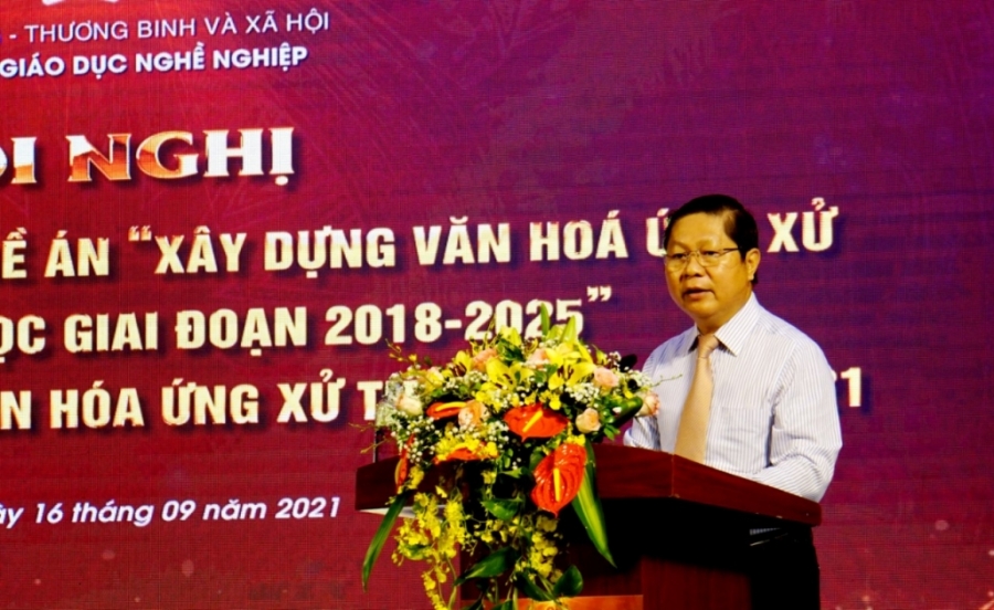 Ông Lê Tấn Dũng, Thứ trưởng Bộ Lao động – Thương binh và Xã hội phát biểu chỉ đạo tại hội nghị