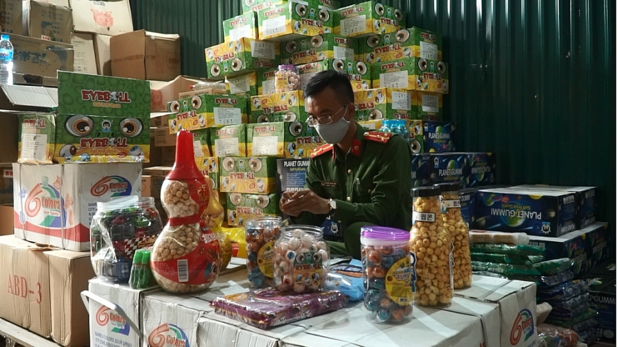 Những chai bỏng ngô kích thước lớn được trẻ em yêu thích