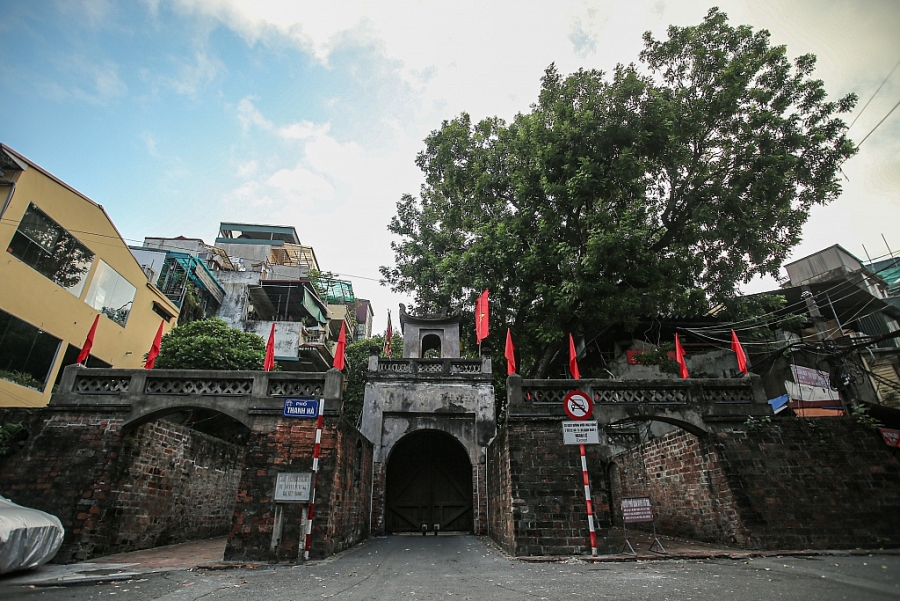 Sau rất nhiều năm, Ô Quan Trưởng - cửa Ô duy nhất còn sót lại ở Hà Nội cũng đã đóng cửa để đảm bảo công tác phòng, chống dịch Sau rất nhiều năm, Ô Quan Trưởng - cửa Ô duy nhất còn sót lại ở Hà Nội cũng đã đóng cửa để đảm bảo công tác phòng, chống dịch