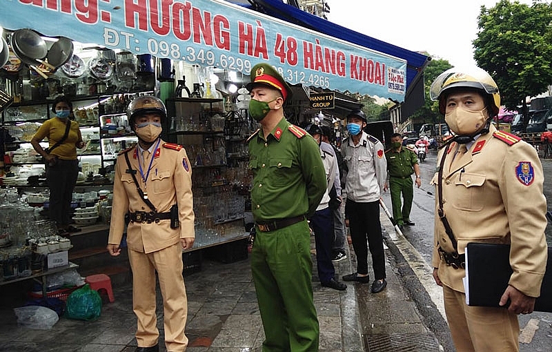 Lực lượng liên quân quận Hoàn Kiếm ra quân đảm bảo trật tự đô thị trên địa bàn