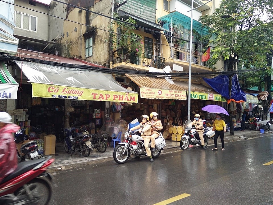 Địa bàn quận Hoàn Kiếm tập trung nhiều khu vực phố cổ, phố cũ nên ảnh hưởng đến công tác phòng chống cháy nổ