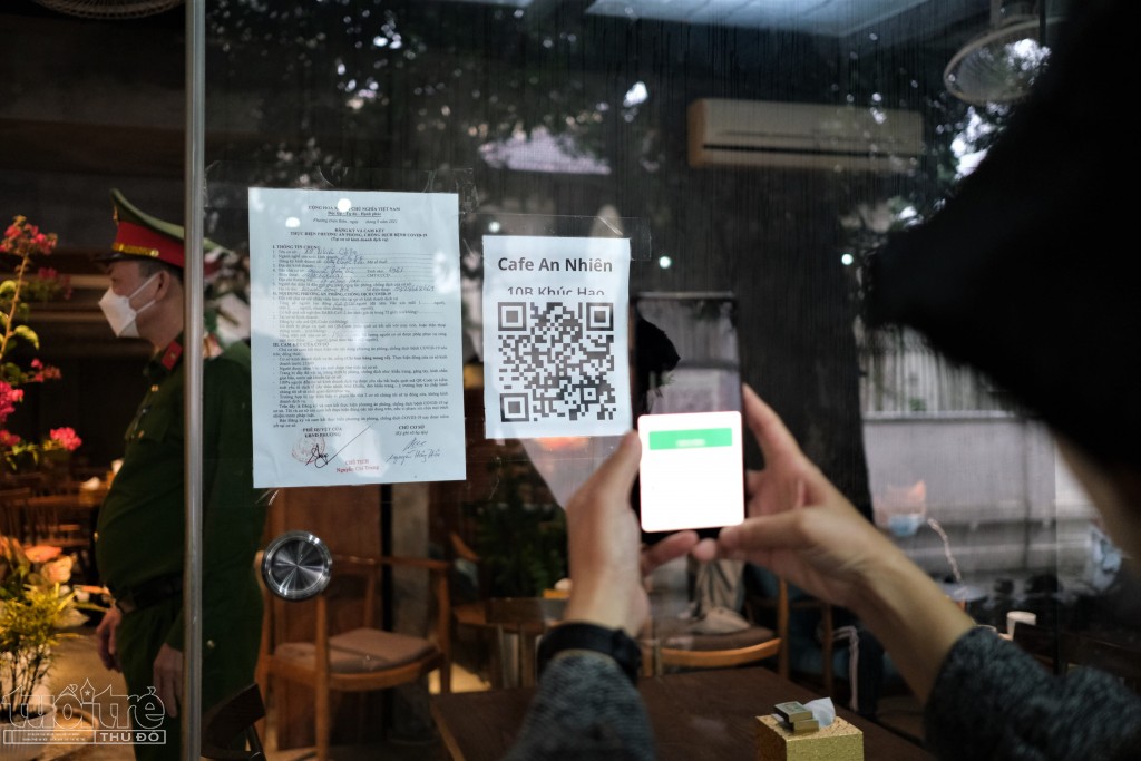 Người dân chủ động quét QR