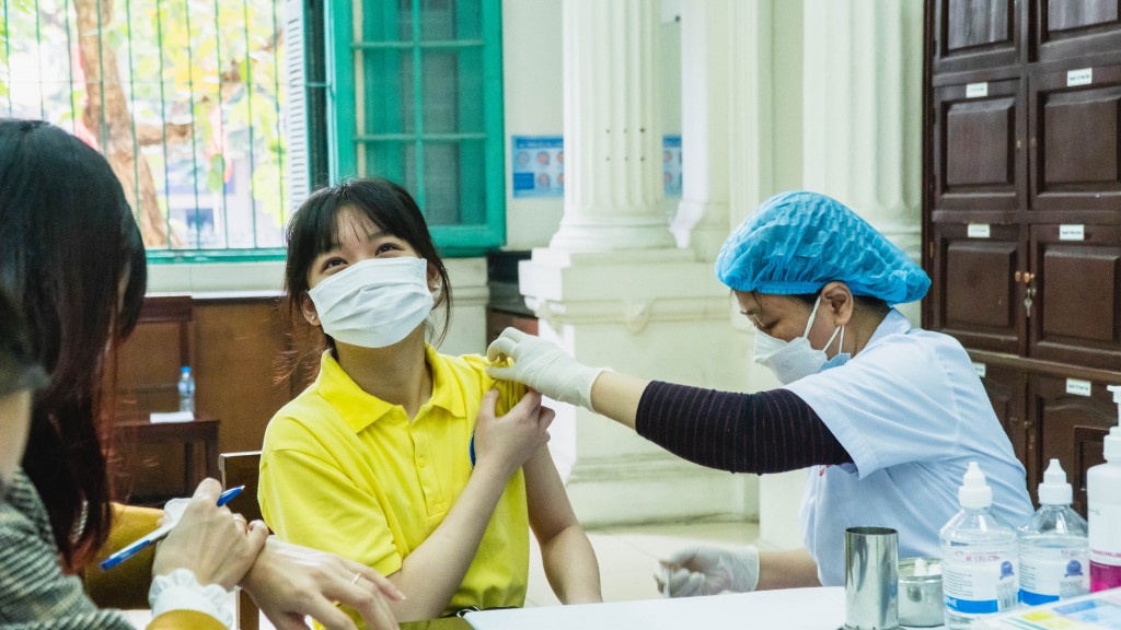 Hà Nội: Học sinh khối 9 được tiêm vaccine, háo hức chờ ngày trở lại trường