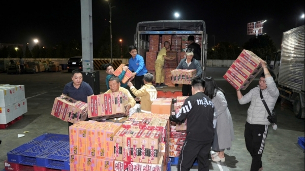 Nhân dân Thủ đô hướng về đồng bào miền Trung - Tây Nguyên