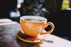 Giá cà phê hôm nay 16/12: Cà phê Việt nhích nhẹ, cà phê thế giới giữ mức tăng cao