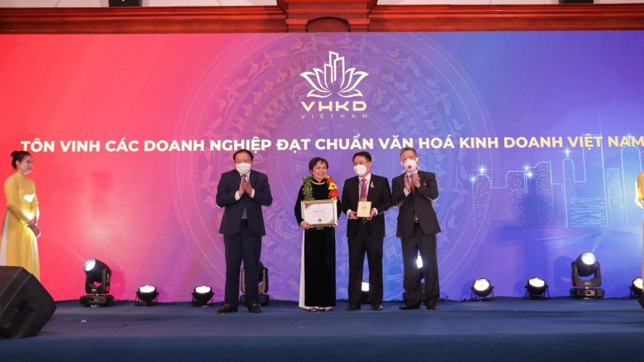 PNJ lọt top 10 doanh nghiệp đạt chuẩn văn hóa kinh doanh