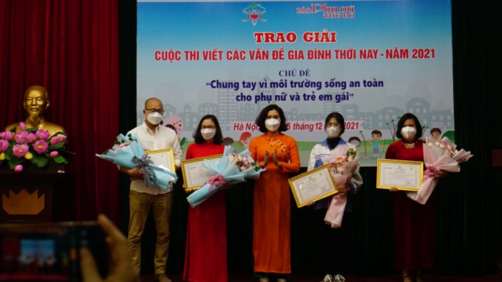 các tác giả đạt giải