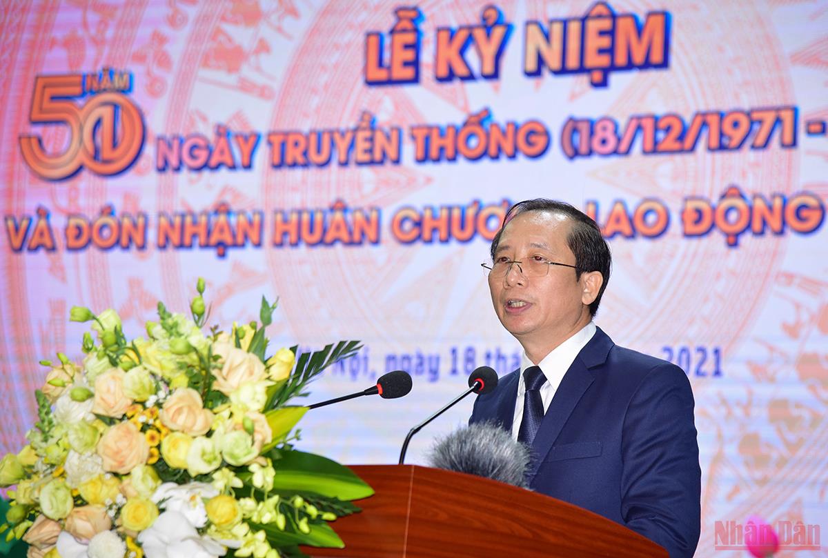 PGS,TS Nguyễn Bá Chiến, Hiệu trưởng Trường Đại học Nội Vụ Hà Nội đọc diễn văn kỷ niệm 50 năm ngày truyền thống Trường Đại học Nội vụ Hà Nội. (Ảnh: Thành Đạt)