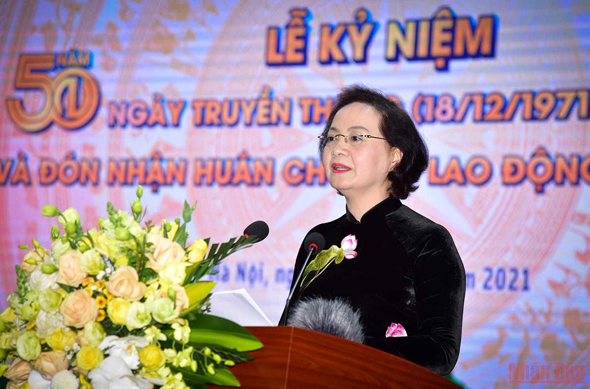 Phát biểu ý kiến tại buổi lễ, Bộ trưởng Nội Vụ Phạm Thị Thanh Trà ghi nhận, biểu dương những thành tựu của Nhà trường và sự nỗ lực cố gắng, truyền thống đoàn kết của các thế hệ cán bộ quản lý, giảng viên, viên chức, người lao động Trường Đại học Nội Vụ Hà Nội, đã không ngừng đổi mới, sáng tạo, phấn đấu hoàn thành xuất sắc nhiệm vụ được giao, góp phần vào sự nghiệp đào tạo nguồn nhân lực cho nền hành chính quốc gia và cho xã hội. (Ảnh: Thành Đạt) Phát biểu ý kiến tại buổi lễ, Bộ trưởng Nội Vụ Phạm Thị Thanh Trà ghi nhận, biểu dương những thành tựu của Nhà trường và sự nỗ lực cố gắng, truyền thống đoàn kết của các thế hệ cán bộ quản lý, giảng viên, viên chức, người lao động Trường Đại học Nội Vụ Hà