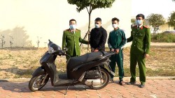 Hà Nội: Bắt khẩn cấp 2 kẻ trộm xe máy dùng hung khí tấn công công an
