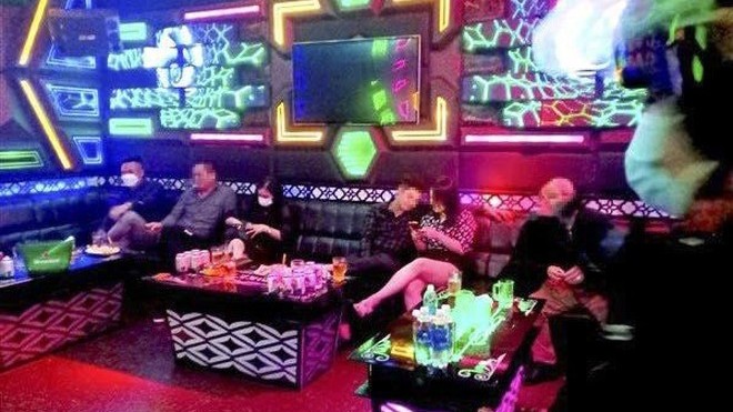 Khởi tố vụ án hình sự liên quan quán karaoke đón khách, lây lan dịch bệnh