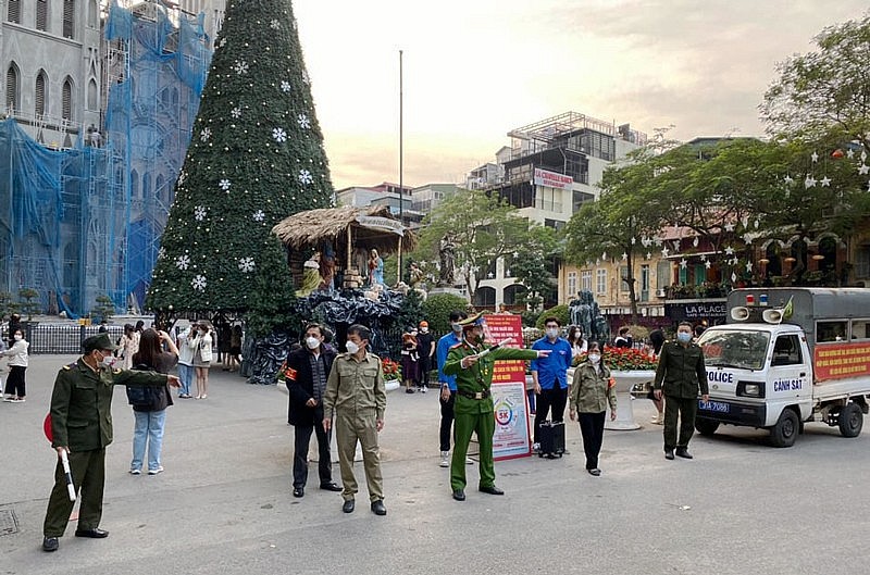 Công an phường, bảo vệ dân phố, đoàn thanh niên phường triển khai phương án đảm bảo an toàn tại khu vực nhà thờ