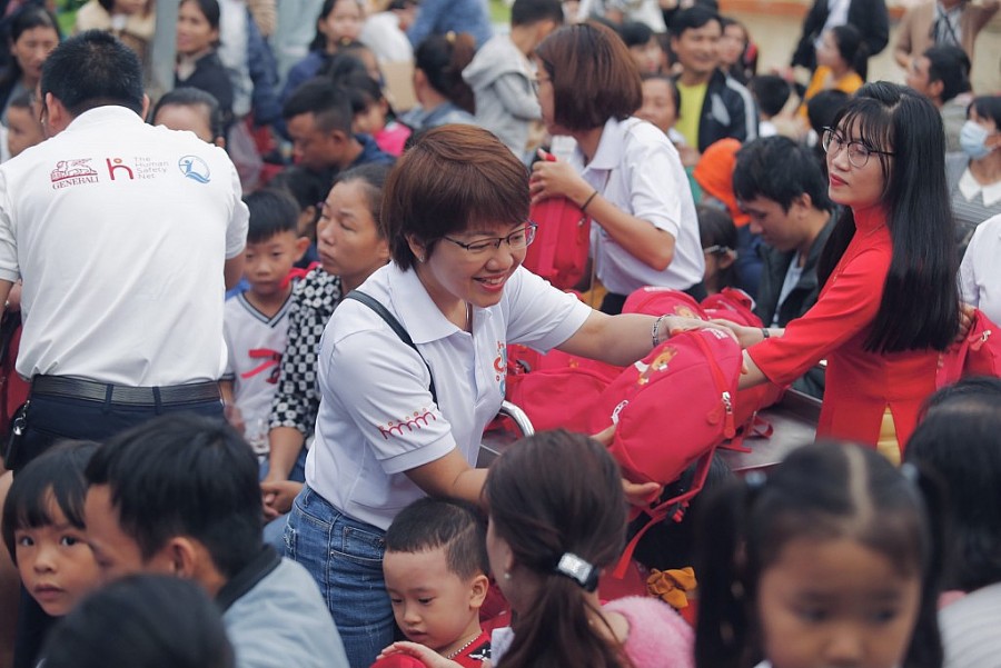 Generali Việt Nam xây dựng nhiều chương trình hỗ trợ cộng đồng ý nghĩa, thiết thực như Sinh Con, Sinh Cha… tạo cơ hội cho đội ngũ tham gia đóng góp, thiện nguyện