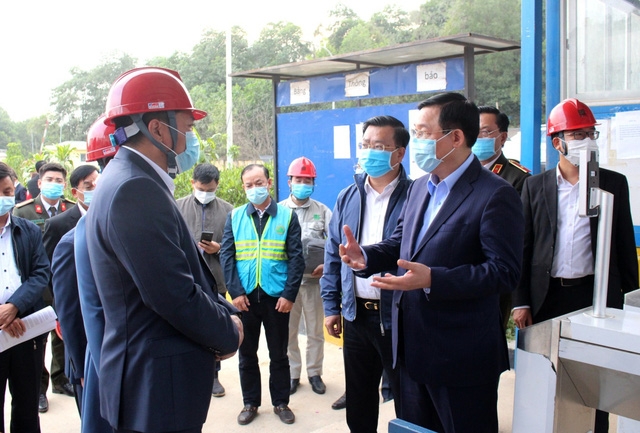 Bí thư Thành ủy Vương Đình Huệ đi kiểm tra thực tế tại Khu liên hợp xử lý rác thải Sóc Sơn