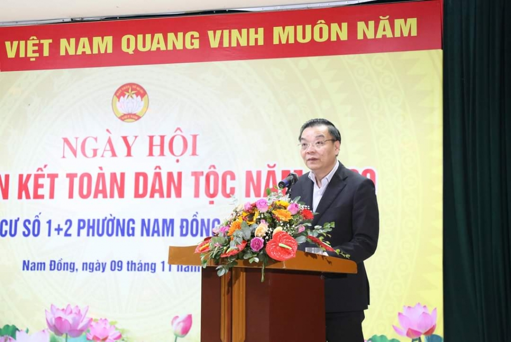 Chủ tịch UBND TP Chu Ngọc Anh phát biểu tại Ngày hội Đại đoàn kết toàn dân tộc của Liên khu dân cư số 1-2 (phường Nam Đồng, quận Đống Đa, Hà Nội)