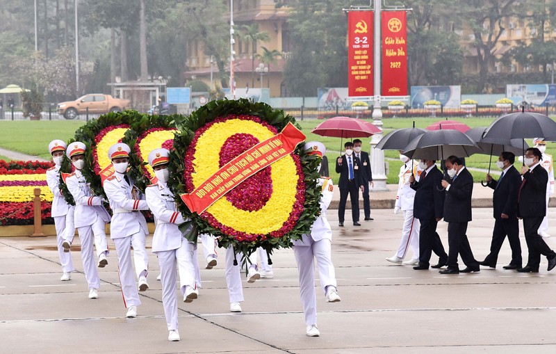 Lãnh đạo Đảng, Nhà nước và TP Hà Nội viếng Chủ tịch Hồ Chí Minh và tưởng niệm các Anh hùng liệt sĩ