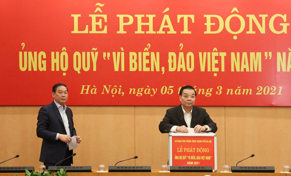 Chủ tịch UBND thành phố Hà Nội Chu Ngọc Anh quyên góp ủng hộ