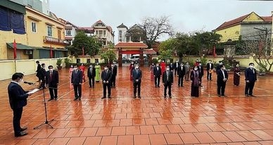 Các đại biểu tỉnh Hải Dương dự lễ dâng hương tưởng niệm 110 năm ngày sinh của đồng chí Lê Thanh Nghị
