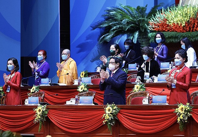 Thay mặt lãnh đạo Đảng, Nhà nước, Thủ tướng Phạm Minh Chính tham gia Đoàn Chủ tịch Đại hội.