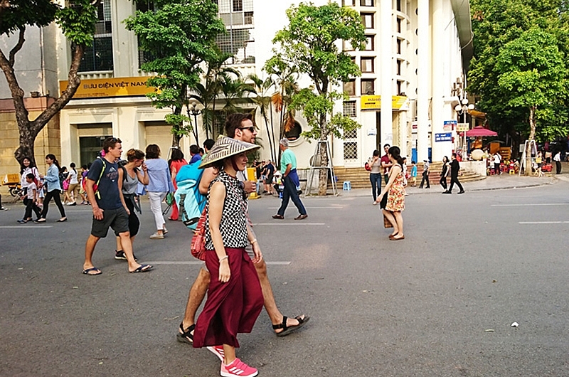 Hà Nội tạm dừng tổ chức các lễ hội và tuyến phố đi bộ để phòng, chống Covid-19