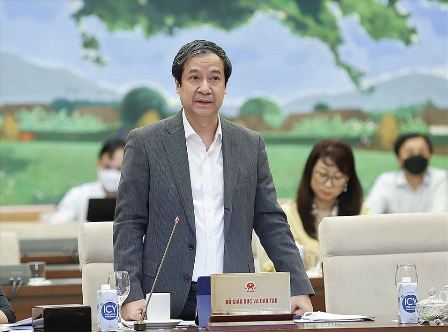 Bộ trưởng Bộ Giáo dục và Đào tạo Nguyễn Kim Sơn đề cập đến bạo lực gia đình liên quan việc dạy và học tập của trẻ em.