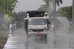 Binh chủng Hóa học phun khử khuẩn, tiêu độc tại Bệnh viện Bệnh Nhiệt đới Trung ương cơ sở 2