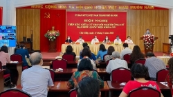 Chủ tịch HĐND TP Hà Nội cùng các ứng viên đại biểu Quốc hội khóa XV tiếp xúc cử tri quận Cầu Giấy