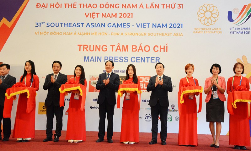 Lễ cắt băng khai trương Trung tâm Báo chí SEA Games 31 (MPC) và Trung tâm truyền hình quốc tế (IBC).