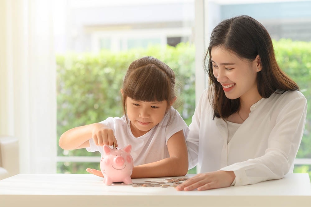 thấy phụ huynh Việt Nam có chỉ số tự tin cao thứ 3 trong khu vực châu Á khi dạy con về tiền