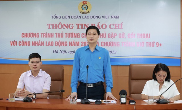 Phó Chủ tịch Tổng Liên đoàn Lao động Ngọ Duy Hiểu thông tin về Chương trình đối thoại - Ảnh: VGP/Thu Cúc