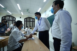 Chủ tịch UBND TP Hà Nội kiểm tra, động viên thí sinh thi tại trường THPT Phan Đình Phùng
